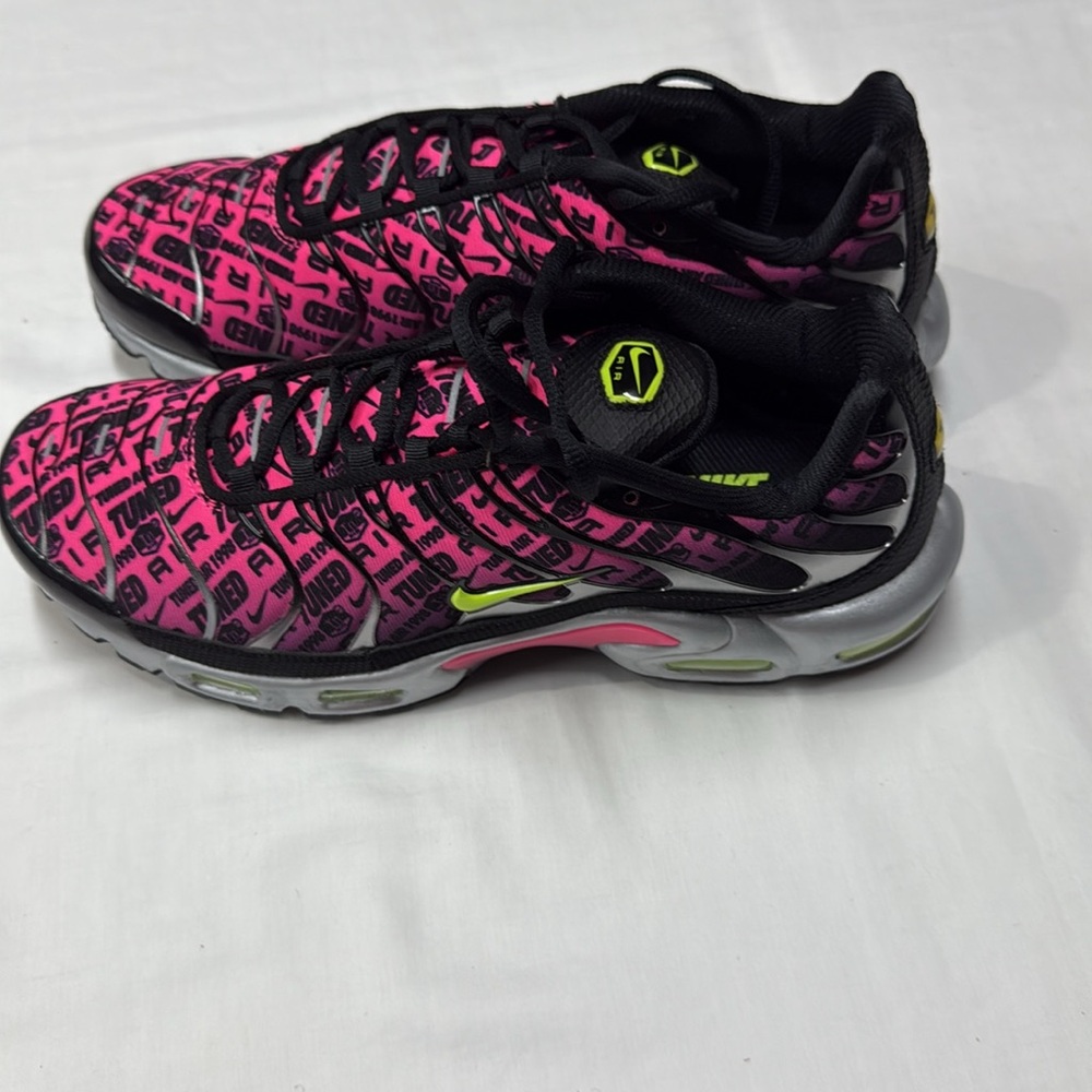 NEW Nike Air Max Plus Mercurial Mens Low Tuned Air Casual Shoes FJ4883-001 - Picture 3 of 16